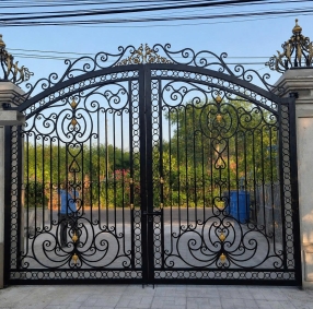 Mẫu cổng sắt mỹ nghệ 18