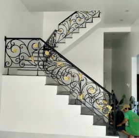 Mẫu cầu thang sắt mỹ thuật - 2