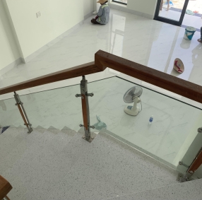 Mẫu cầu thang, lan can nhôm kính 4