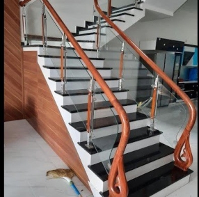 Mẫu cầu thang, lan can nhôm kính 6