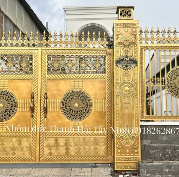 Mẫu cổng nhôm đúc - C18
