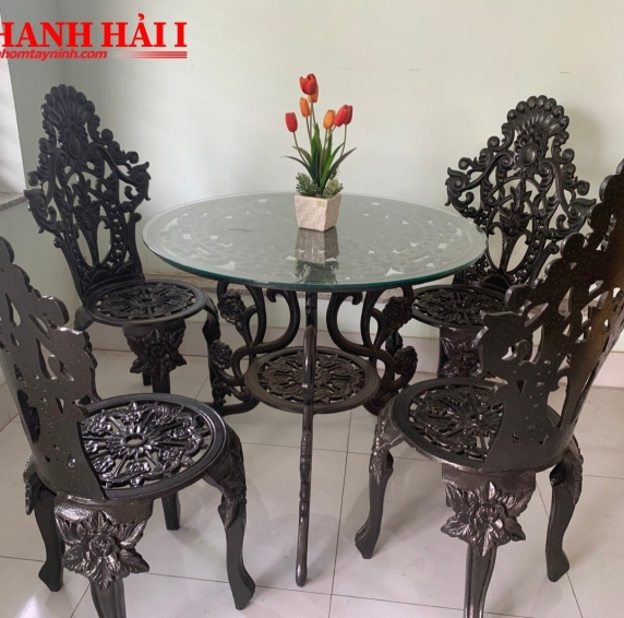 Mẫu bàn ghế nhôm đúc 1