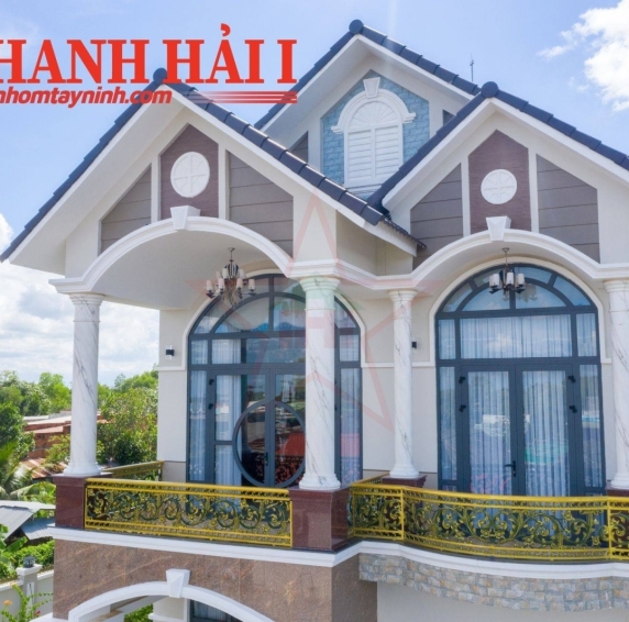 Mẫu cửa nhôm kính 5