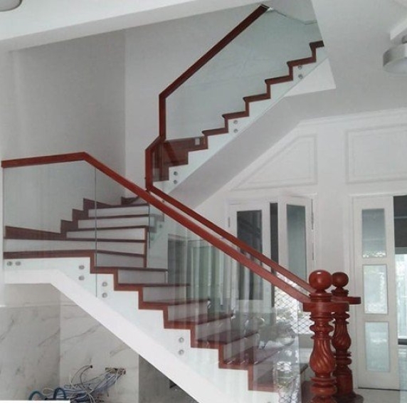 Mẫu cầu thang, lan can nhôm kính 10