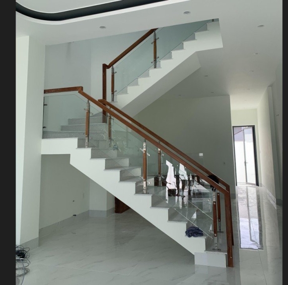Mẫu cầu thang, lan can nhôm kính 15